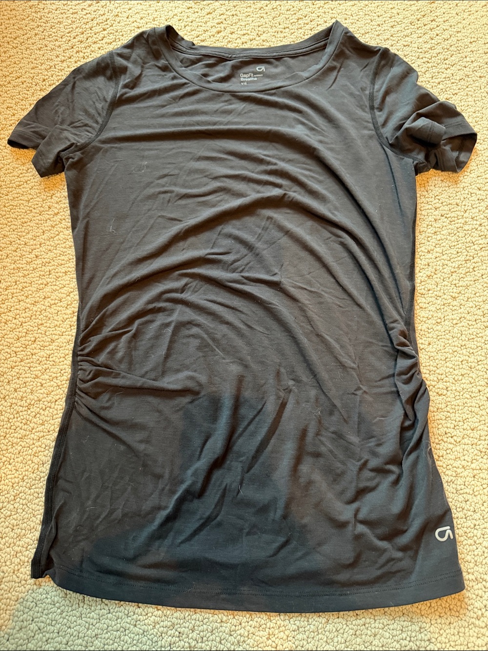 Gap maternity crewneck shirt